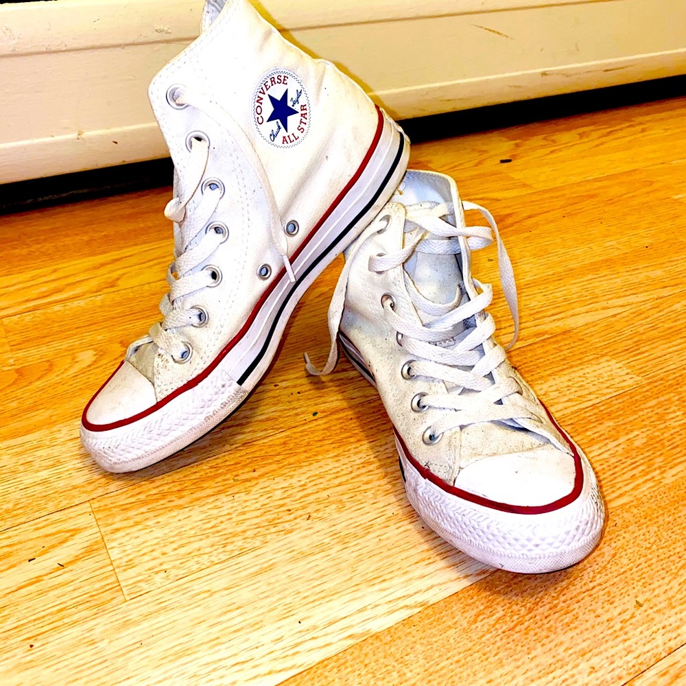 Converse women’s #6 like new $40